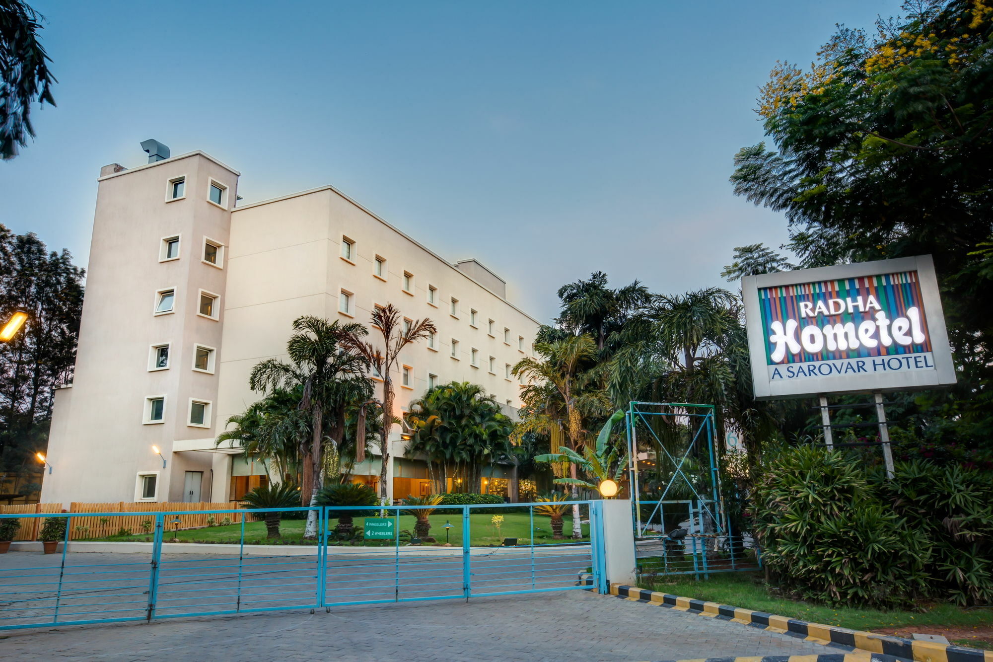 Radha Hometel Bangalore Exteriör bild